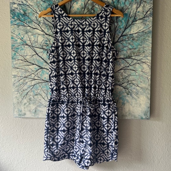 Athleta Sleeveless Crossback Sakura Shortie Romper - Picture 3 of 8